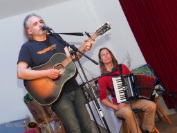 Künstler helfen Kinder - Mit Musik zur Menschlichkeit